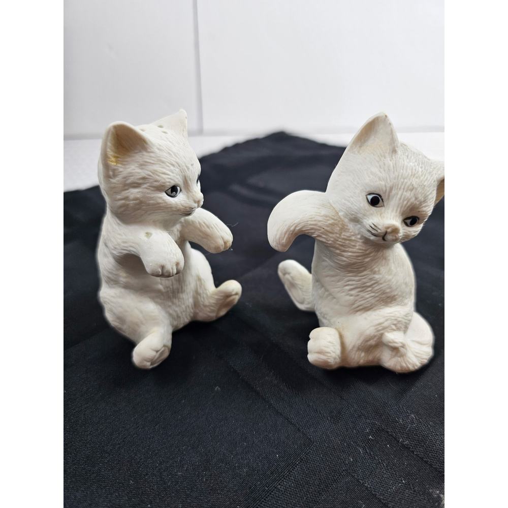 Vintage JSNY White Ceramic Kitten Salt and Pepper Shakers Cat Figurines Taiwan